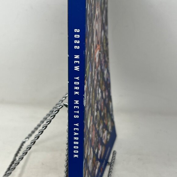 2022 New York Mets Yearbook 60th Anniversary Edition -‎ Damaged Cover - Picture 4 of 4